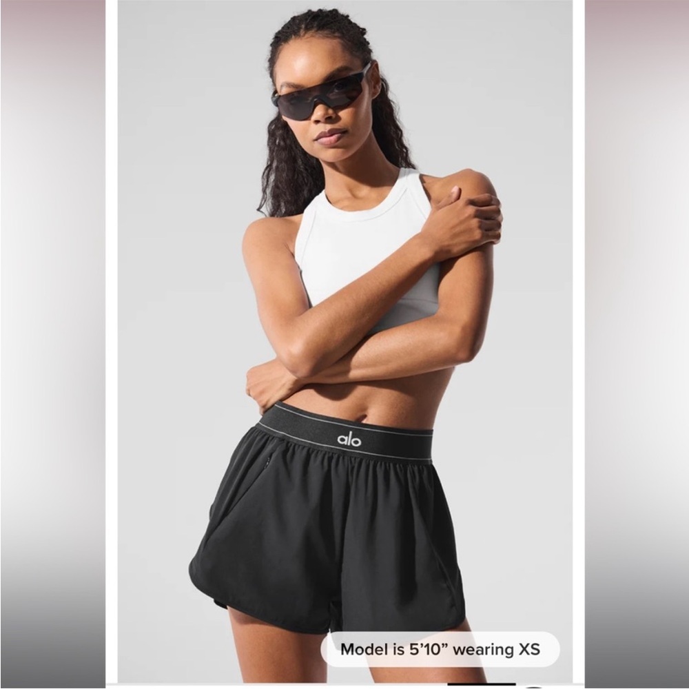 Alo yoga match point short black S